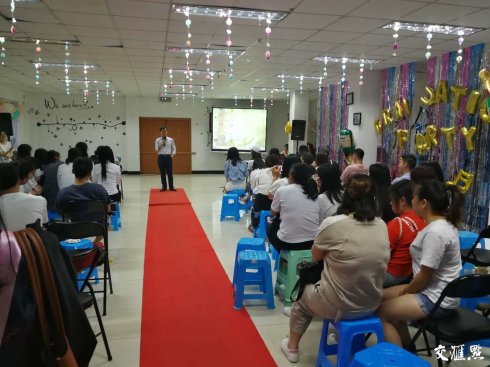 〖交汇点〗暖心，beat365英国官方网站老师用“最后一课”欢送毕业生