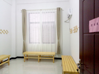 3003新葡官方网站瑜伽运动受广大女教工热捧