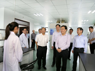 省委副书记信长星来新葡京官网调研指导工作