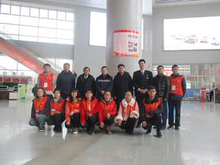 新葡京官网慰问大学生铁路春运志愿者