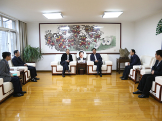 校党委书记王磊到烈山区看望新葡京官网挂职干部