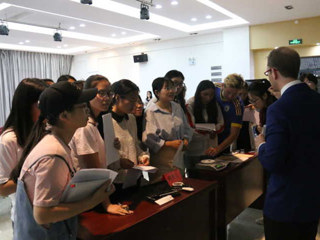 东北师范大学顾斯文（Sven Güenther）教授应邀来新葡京官网讲学