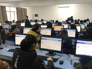 新葡京官网大学英语课程首次大规模无纸化网络考试获得成功