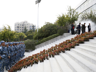 【军训进行时】：新葡京官网举办消防知识讲座和逃生避险疏散演练