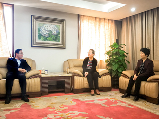 校党委书记陈士夫看望慰问新葡京官网挂职干部