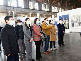 新葡京官网美术学院唐成辉出席第七届安徽美术大展优秀作品展开幕式并作代表发言