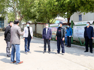 陈英副市长来新葡京官网附属实验中学巡查高三、初三返校复学工作