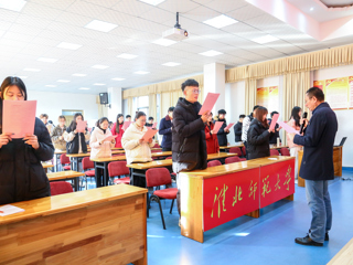 3003新葡官方网站开展“宪法晨读”活动