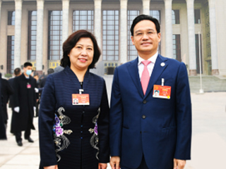 新葡京官网刘秀云、徐华勤两位校友参加“两会”