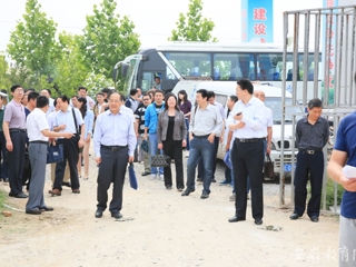 安徽教育网首页报道新葡京官网组织进村入户精准扶贫 深入践行“两学一做”