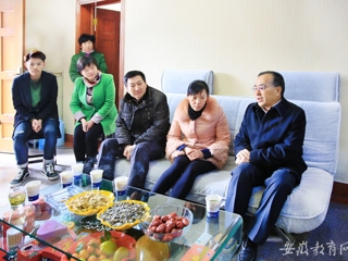 安徽教育网首页报道新葡京官网赴霍山县慰问英雄何必山家属