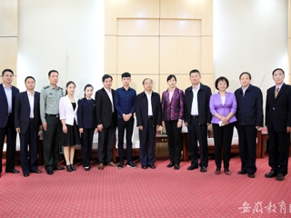 安徽省教育网报道何必山陈贵春王宜国同志先进事迹报告会在新葡京官网举行