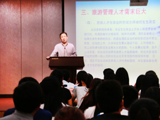 黄山学院副校长胡善风教授应邀来新葡京官网讲学