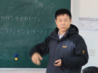 安徽大学博士生导师蒋威教授应邀来新葡京官网讲学