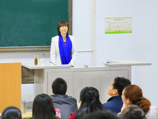 安徽师范大学法学院院长彭凤莲教授应邀来新葡京官网做学术报告