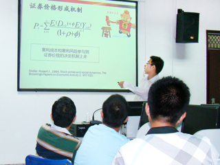 暨南大学李晓龙博士应邀来新葡京官网经济学院做学术报告