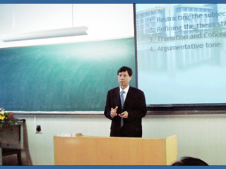 安徽大学洪增流教授、陈正发教授应邀来新葡京官网讲学