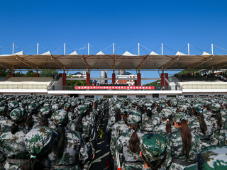 新葡京官网2024级军训成果展示暨总结表彰大会圆满结束