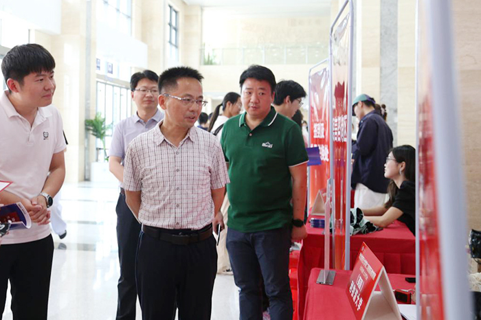 3fe7f97e54574281a0a96599f57b3c18.jpg 3fe7f97e54574281a0a96599f57b3c18.jpg